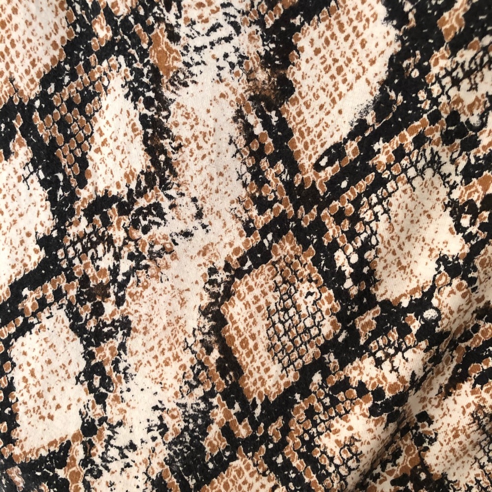 Keyhole Snake Skin Top - Picture 3 of 3